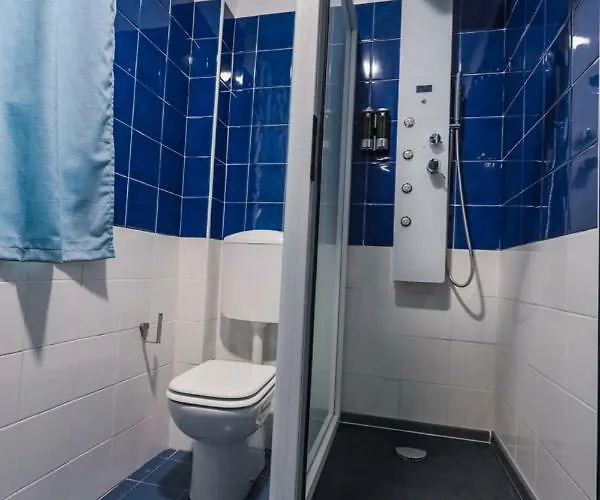 Alojamento de Acomodação e Pequeno-almoço Corso Italia 92