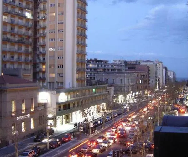 Alojamento de Acomodação e Pequeno-almoço Corso Italia 92 4*